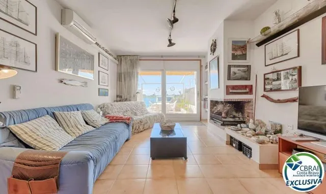 Exclusiva casa con amarre de 10x4 m y vistas al parque natur - foto 4