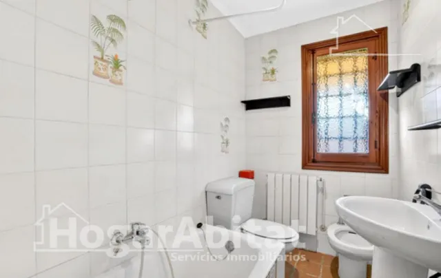 Diseña el hogar de tus sueños frente a la laguna en este gran chalet independiente con solárium y garaje cerrado en Los Balcones — 13