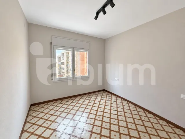 Amplio piso de 4 habitaciones con terraza, parking y trastero — 26