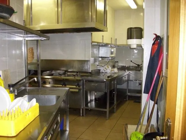 LOCAL COMERCIAL PARA HOSTELERÍA — 11