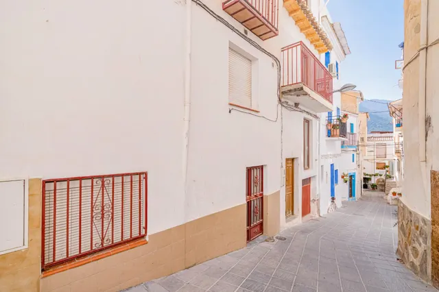 La mejor casa rural de Güejar Sierra se acaba de poner a la venta — 3
