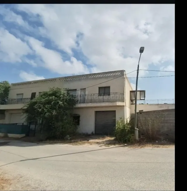 Amplia vivienda,con terraza y muchas posibilidades - foto 2