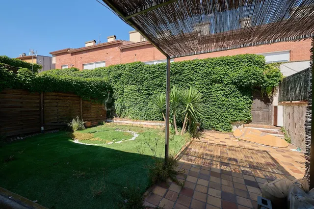 CASA CANTONERA CON JARDÍN EN EL CENTRO DE SENTMENAT
