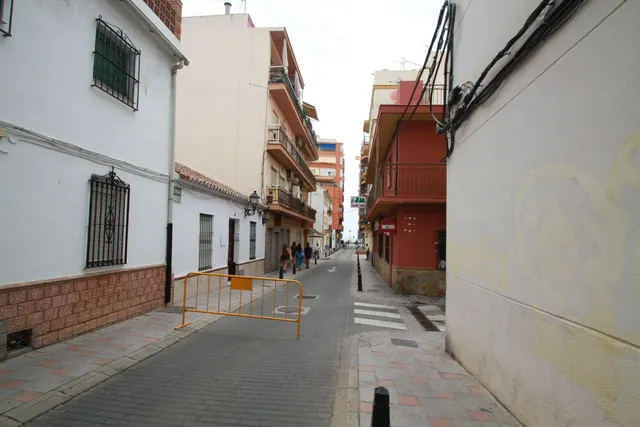 Local en Centro de Fuengirola cerca de playa diafano — 12