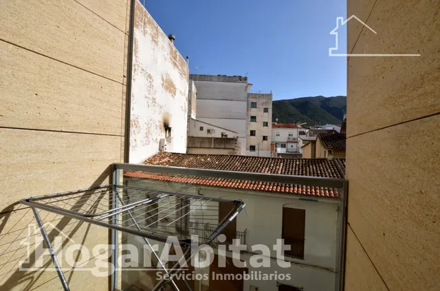 SEMINUEVO Y AMPLIO CON BALCÓN Y ASCENSOR — 25