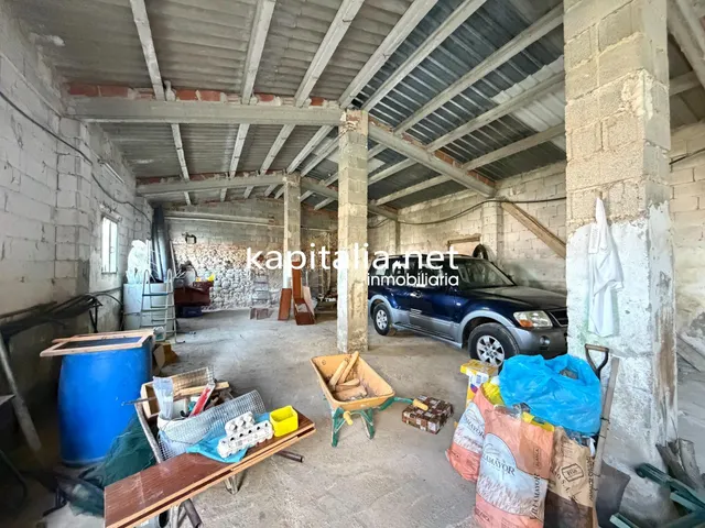 Casa con explotación agrícola en desuso — 21