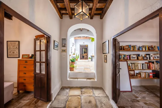 Casa Independiente en pleno Casco Antiguo. — 11