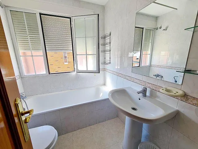 ALQUILER DE ÚLTIMA HABITACIÓN CON BAÑO EN SUITE Y GASTOS INCLUIDOS PARA ESTUDIANTES EN VILLANUEVA DE LA CAÑADA — 12
