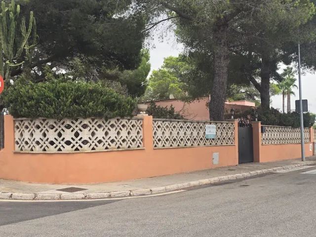 Solar urbano de 708 m2 en Badia Blava — a minutos del mar y  - foto 4