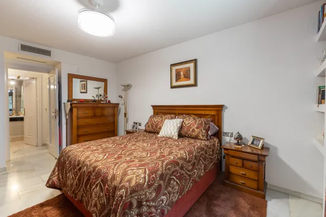 Exclusivo piso señorial con terraza en el Paseo del Salón (Cuesta de Escoriaza), con cochera y trastero. — 34