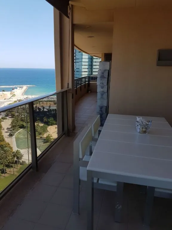 PISO ALTO CON VISTA PANORAMICAS AL MAR Y A LA CIUDAD — 12