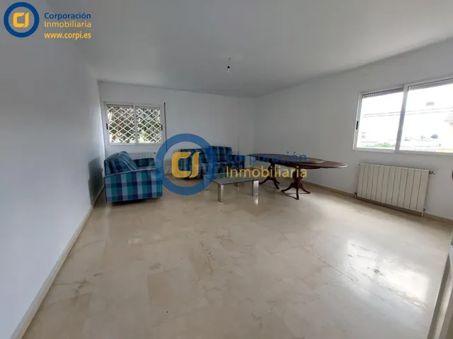 Casa con seis dormitorios y garaje en zona de Tercia - foto 4