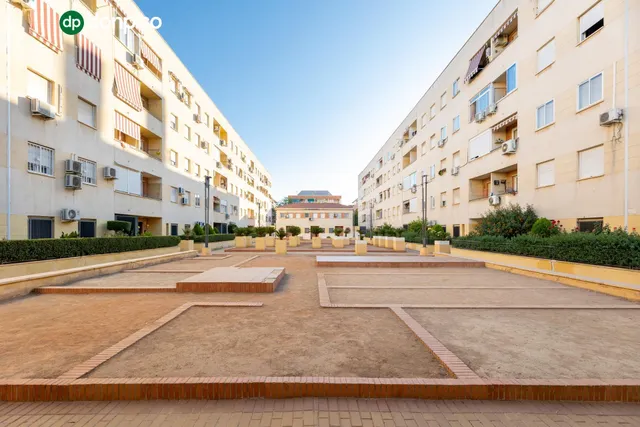 IVIENDA DE VPO, Piso de 3 dormitorios y 2 baños, con cochera junto al Parque de Bomberos. — 24
