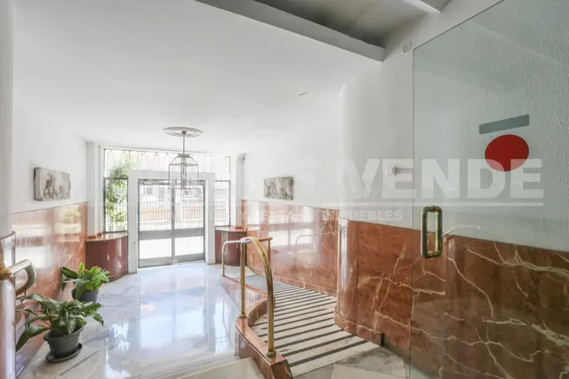 Centro-Plaza de Armas. Excelente vivienda de techos altos y  - foto 2
