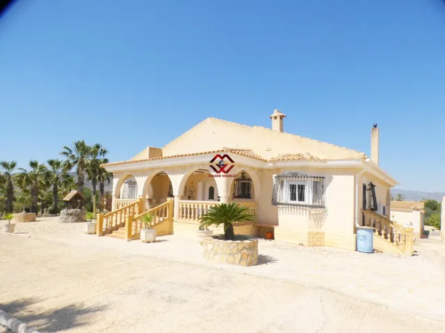 EXCLUSIVO CHALET CON 10.000 m2 DE TERRENO EN LAS INMEDIACION - foto 4