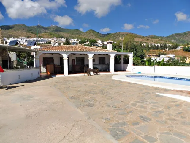 Chalet de 3 dormitorios con 2221m2 de parcela y vistas panorámicas — 2