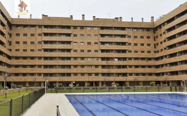 Venta de piso de 4 habitaciones con dos plazas de garaje — 10
