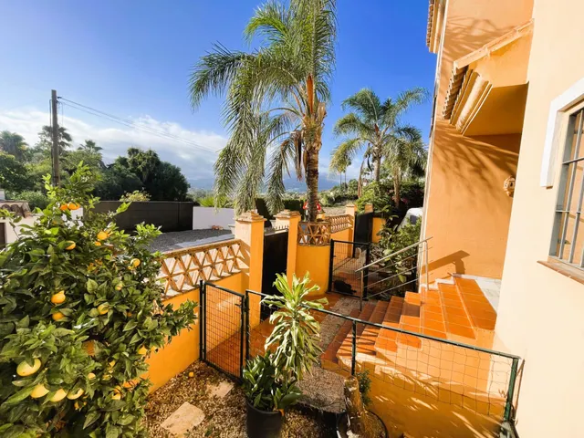 Villa en venta en Nueva Andalucía, Marbella, con vistas al mar y cerca de Puerto Banús — 50