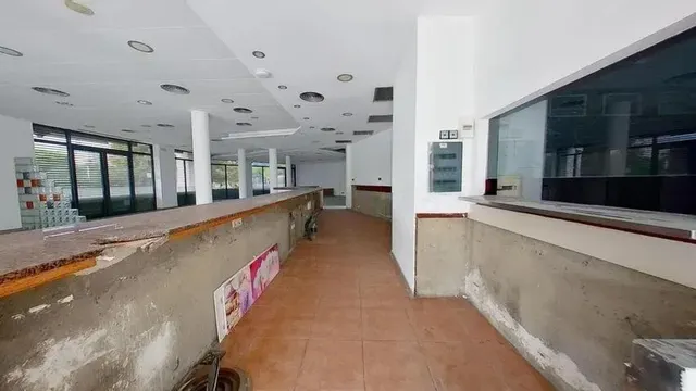 LOCAL EN VENTA EN EL PRAT DE LLOBREGAT (Barcelona). — 20
