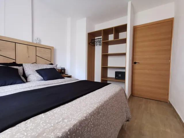 Piso en Torrevieja con dos terrazas y piscina — 8