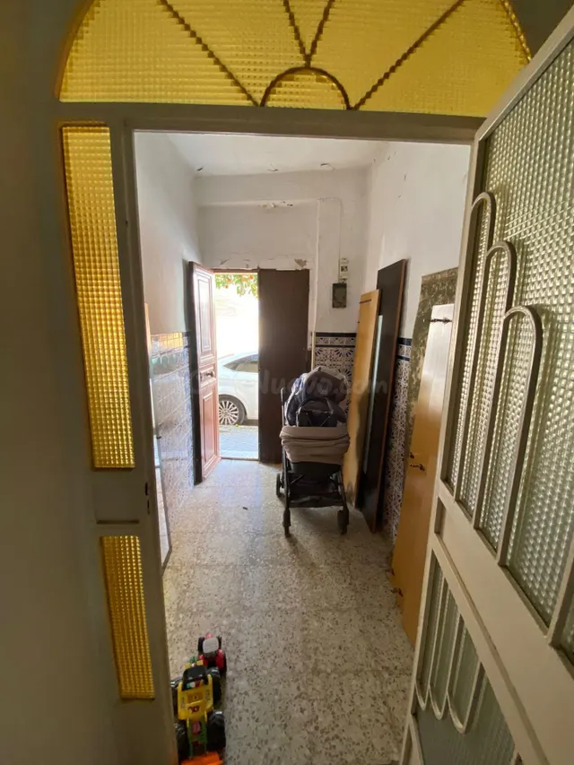 Casa a Reformar con Amplios Espacios y Patios Interiores! - foto 4