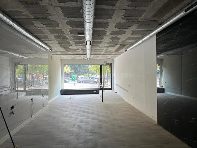 Amplio Local Comercial en Alquiler - Barrio Albayda - Granad - foto 4