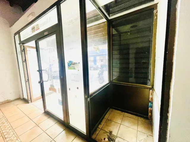 SE VENDE LOCAL COMERCIAL !!INMEJORABLE UBICACIÓN!! — 13