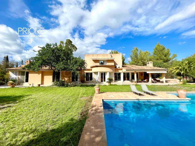Espaciosa Villa con pista de tenis y piscina privada