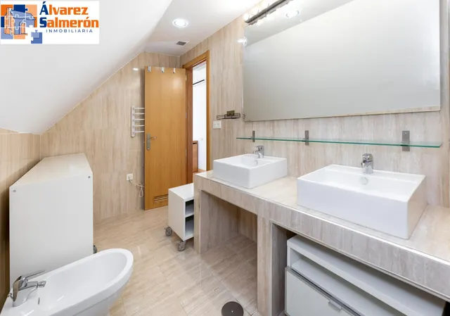 ÁTICO DÚPLEX EN EL BARRIO DE MONACHIL. — 26