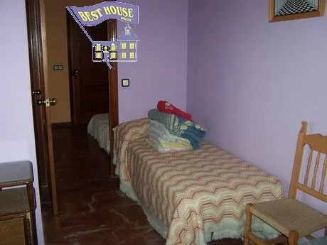 CASA INDEPENDIENTE EN CENTRO — 16