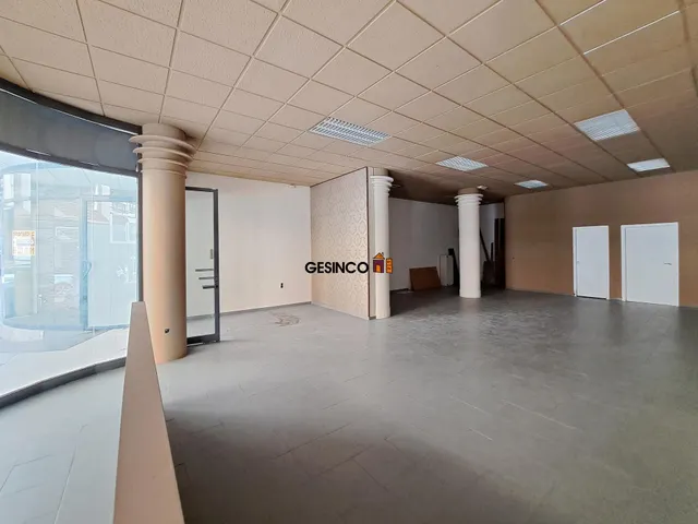 LOCAL CÉNTRICO DISPONIBLE EN VENTA O ALQUILER — 6