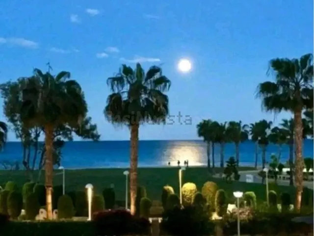 Piso con terraza en primera linea de playa - foto 2
