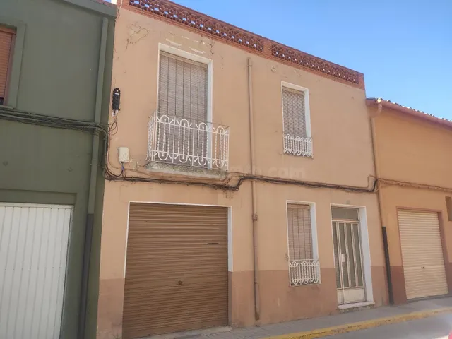 CASA CON MAGNIFICAS OPORTUNIDADES EN EL BARRIO DE SAN ISIDRO