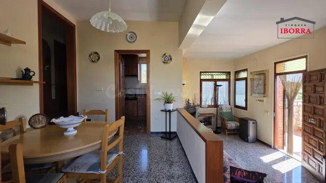 ENCANTADORA CASA INDEPENDIENTE DE UNA SOLA PLANTA EN URBANIZ