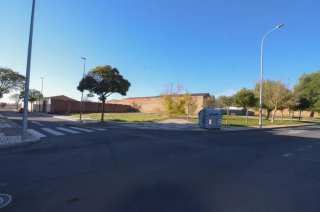 Urbis te ofrece una parcela en venta en zona Puente Ladrillo-Toreses, Salamanca. — 3