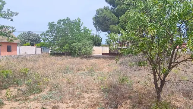 SAN MATEO DE GALLEGO,  PARCELA URBANA VALLADA de  1.860 m2. — 15