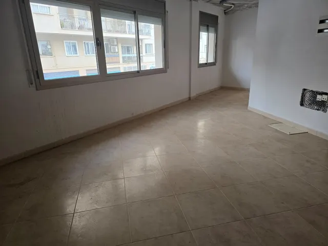 ENTRESUELO COMERCIAL CÉNTRICO — 21