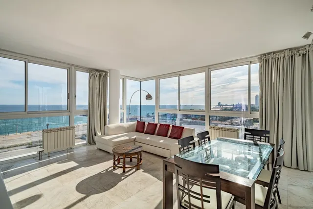 PISO CON VISTAS PANORAMICAS AL MAR — 3