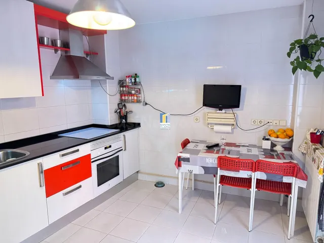 CHALET ADOSADO EN VENTA DE 3 DORMITORIOS, 2 BAÑOS,ASEO,GARAJ - foto 4