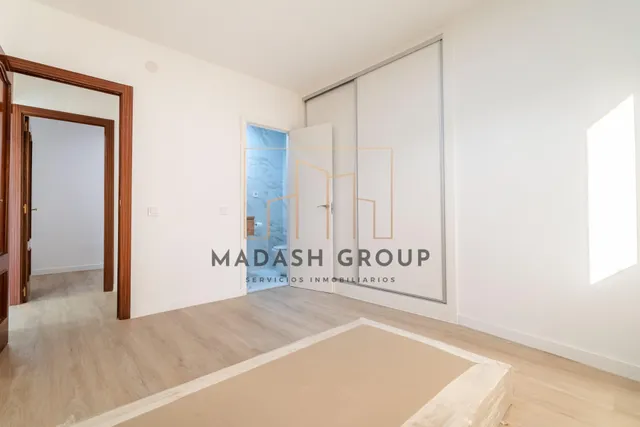 Exclusiva vivienda de 4 dormitorios, totalmente reformada, a 550m del puerto y la playa de Cambrils. — 23