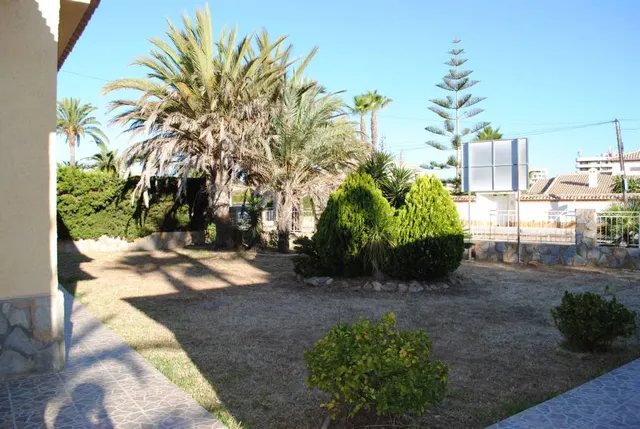 Parcela con proyecto de chalet en Cabo Roig — 23