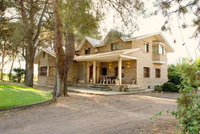 Urbis te ofrece un exclusivo chalet en venta en Salamanca.