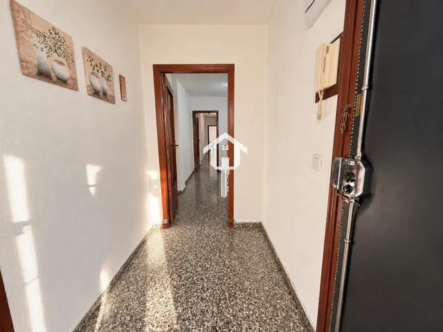 Ático en exclusiva totalmente reformado de 56 m2 con terraza en zona benalúa de Alicante: edificio con ascensor — 11