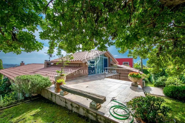 Preciosa casa de lujo en venta con vistas al mar y piscina en Calella — 20