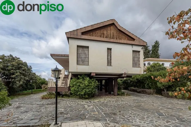 Gran casa con parcela y piscina en Cájar — 30
