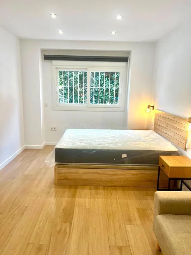 ✨ estudio en piso compartido –950€- disponible 1 de noviembre parejas o individual – avda. carlos haya ✨ — 4
