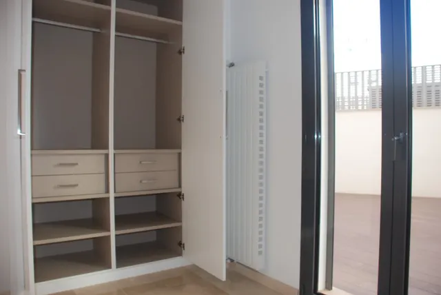 Piso a estrenar con terraza de 40 m2, parking y piscina en calle peatonal Nuredduna – Palma. — 22