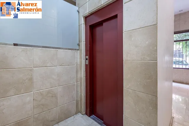 PISO JUNTO A HIPERCOR · ÚLTIMA PLANTA · MUCHA LUZ · ASCENSOR · METRO — 21