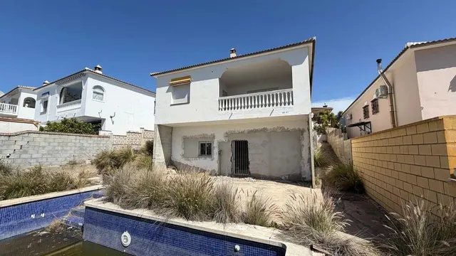 Venta de Chalet independiente en Alcaucín, Málaga. — 30