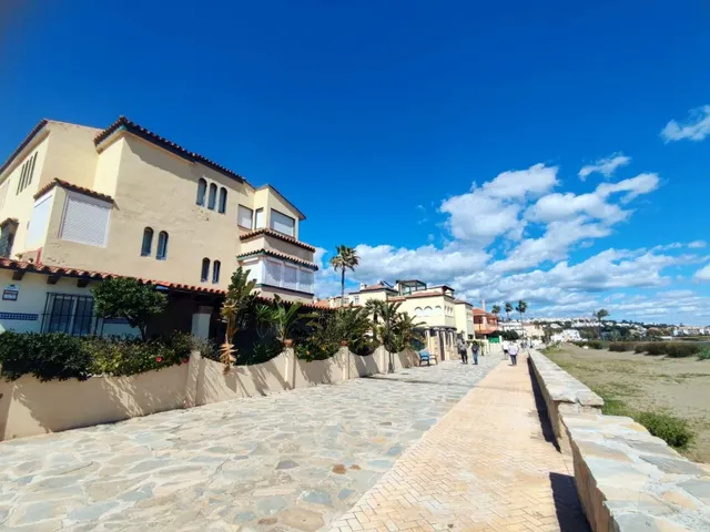 Magnífica casa adosada en ALQUILER CORTA TEMPORADA en Marina - foto 2